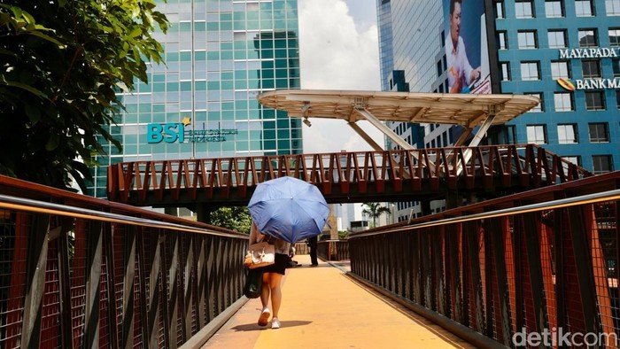 suhu-panas-menggila-bmkg-bongkar-faktor-utamanya-1760426694105_169