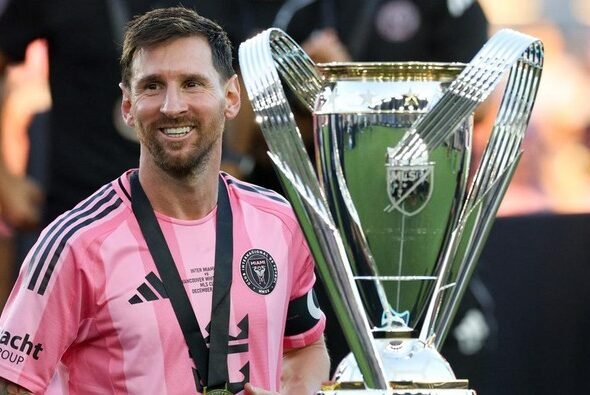 lionel-messi-mls-cup-1765077367433_169 (1)